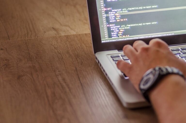 pexels-photo-574069-patronat-knowmore-pl-it-w-telekomunikacji-gigacon-gospodarka-technologia