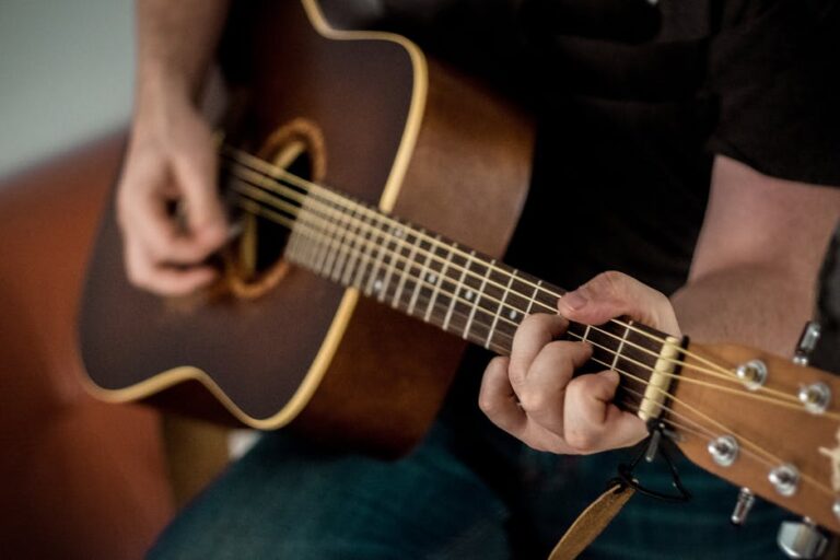 pexels-photo-1407322-poradnik-jak-kupic-gitare-czas-wolny
