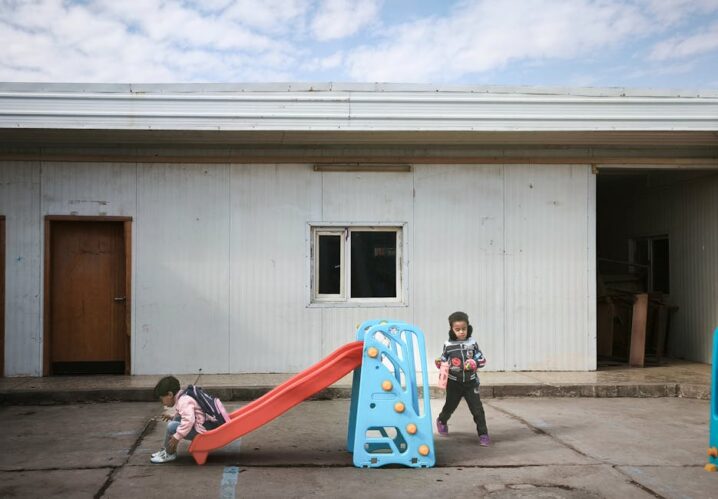 pexels-photo-35431649-naduzycia-czy-tortury-internet