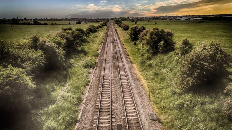 pexels-photo-533630-przewozy-regionalne-sa-niewyplacalne-pkp-plk-wnosi-o-odebranie-licencji-gospodarka