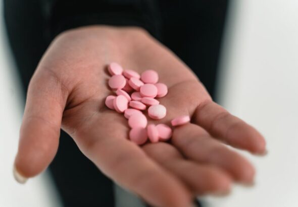 pexels-photo-7231461-czy-wiesz-kto-pracuje-w-aptece-zdrowie