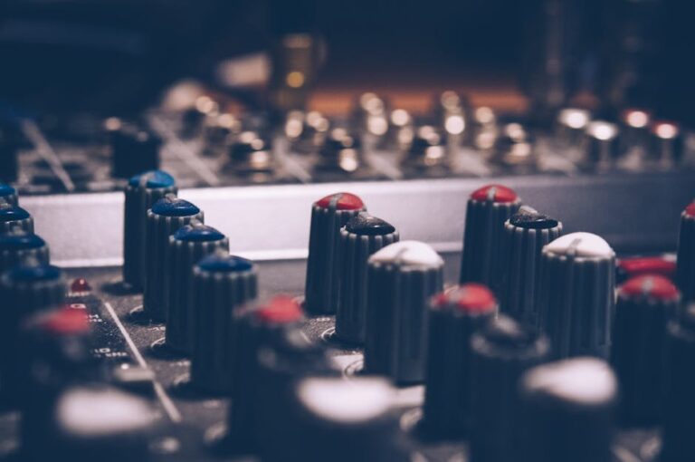 pexels-photo-744318-amplitunery-podstawa-kazdego-sprzetu-audio-styl-zycia