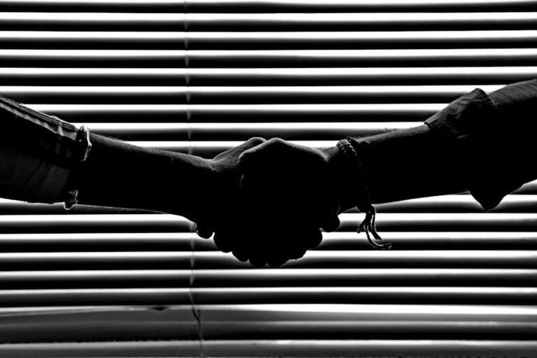 pexels-photo-814544-co-wzbudza-nasze-zaufanie-psychologia